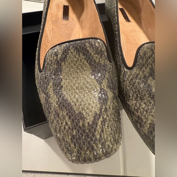 Tahari Clementine Woman’s Leather Snakeskin Flats Sz 7.5 M Green & Black In Box - Picture 2 of 13